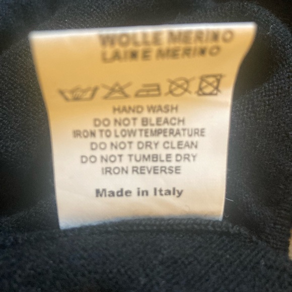 Calvin Klein Collection Merino Wool V-neck sweater. - Picture 7 of 7